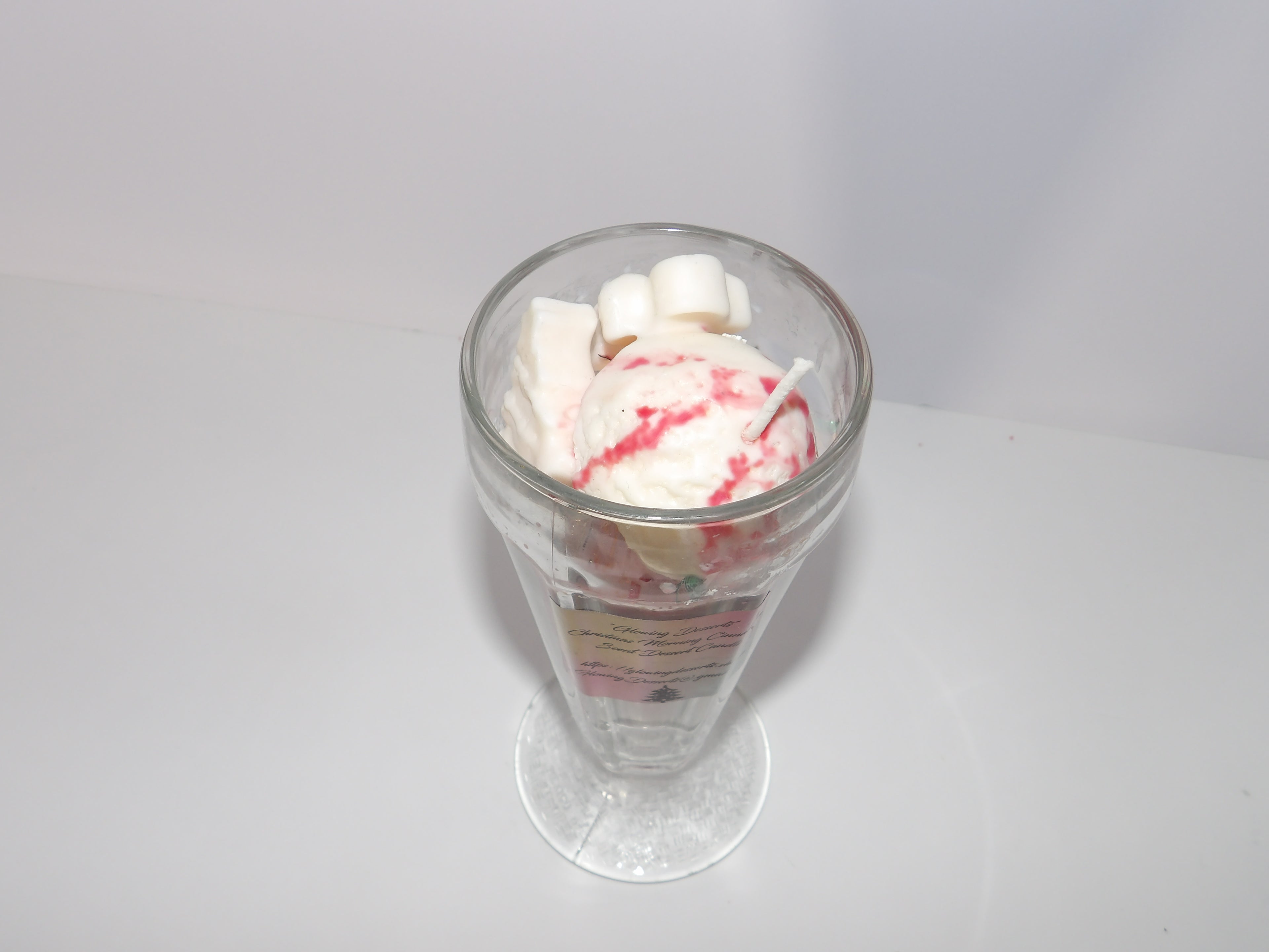 Christmas Ice Cream Sunday with Cinnamon fragrance.