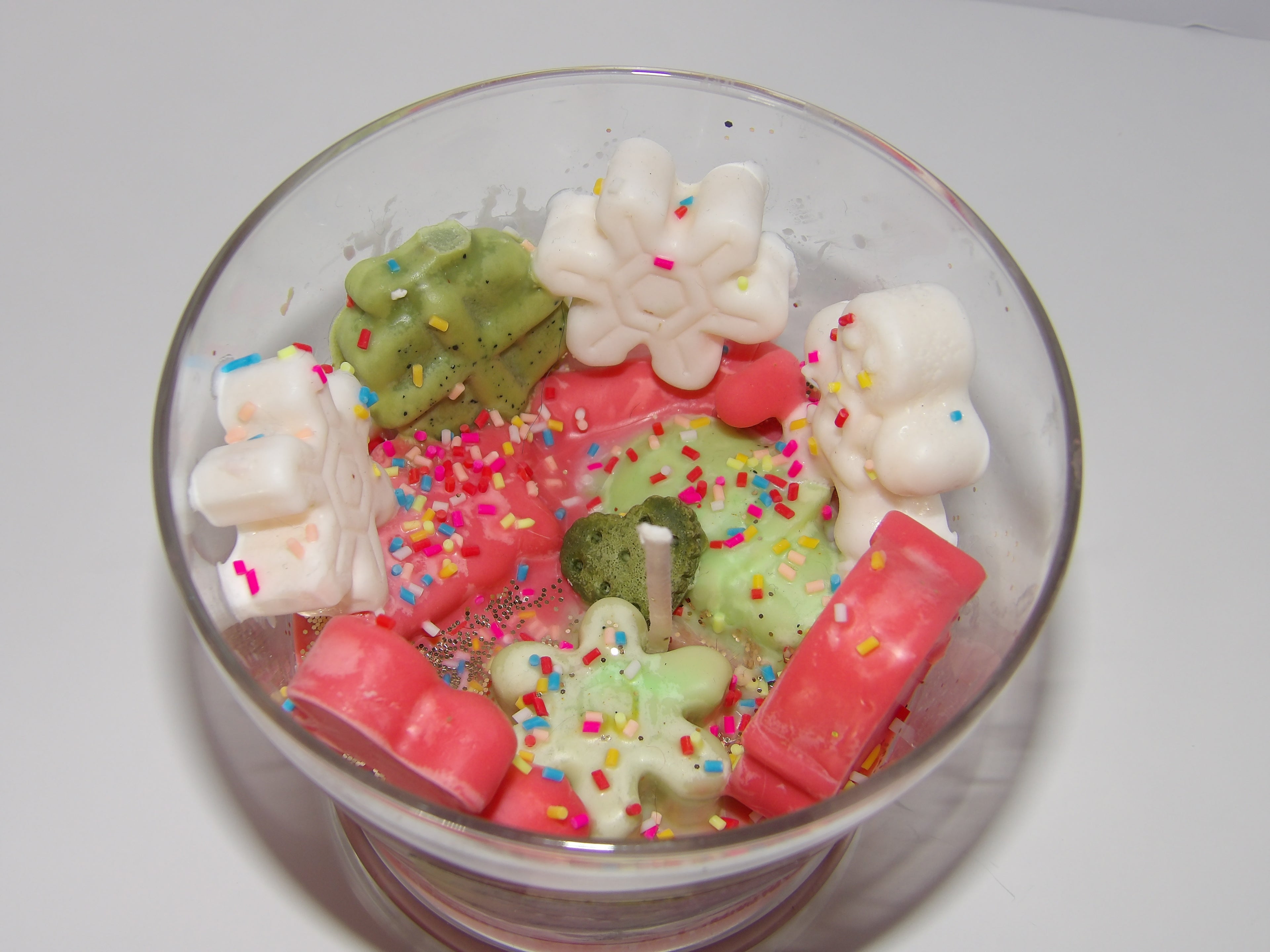 Candy Land Christmas Dessert Candle with Christmas Wreath fragrance