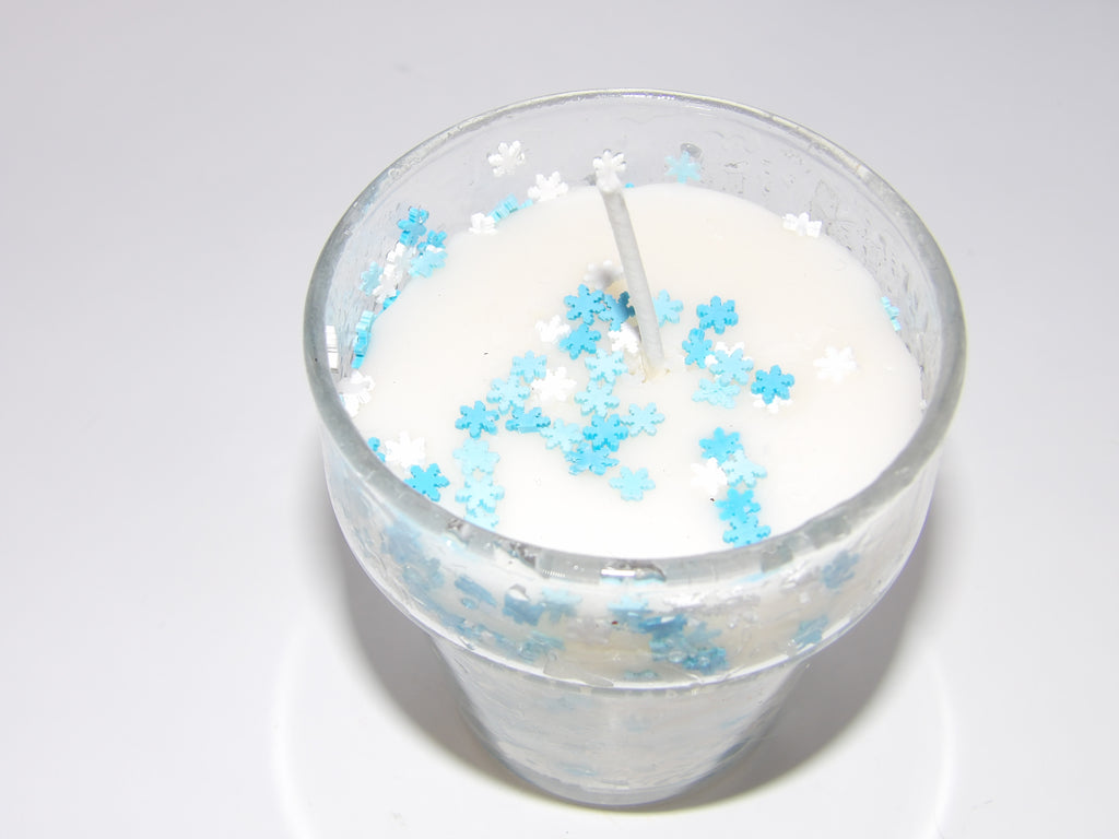 Small Vanilla Scented with snow sprinkles. Super cute!
