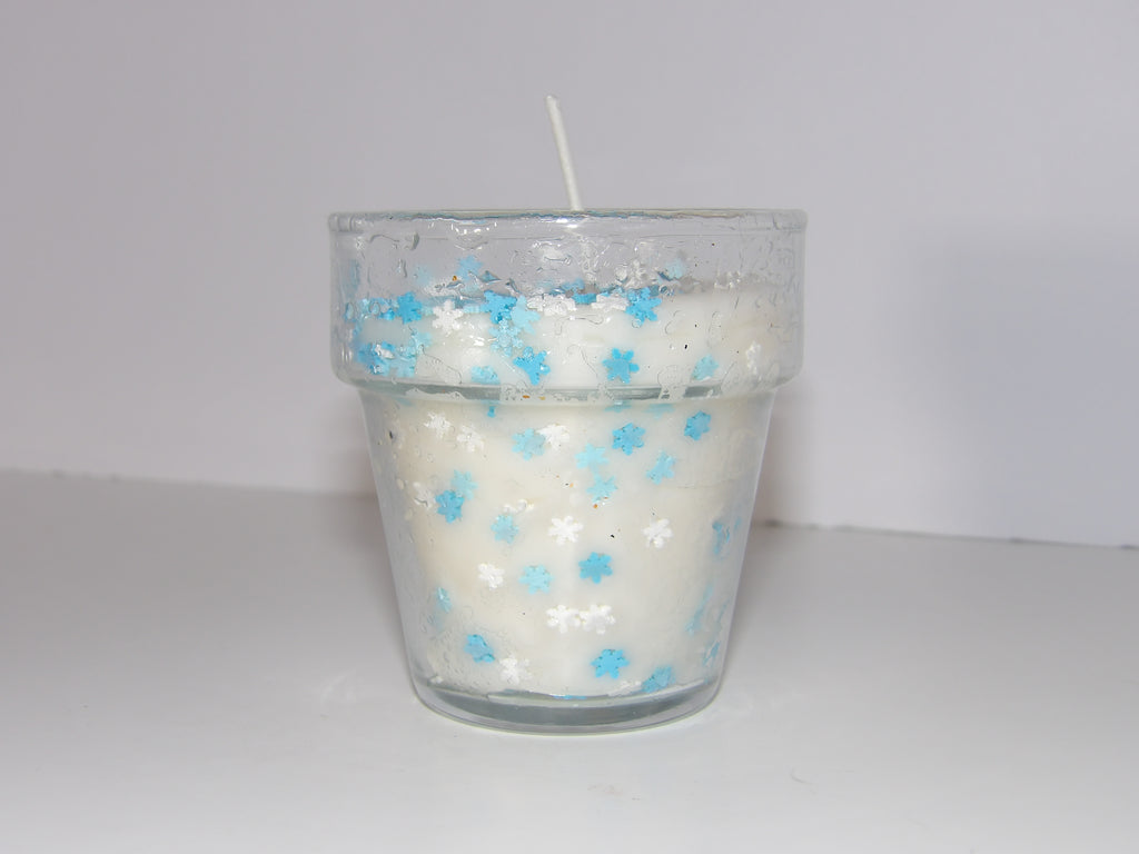 Small Vanilla Scented with snow sprinkles. Super cute!